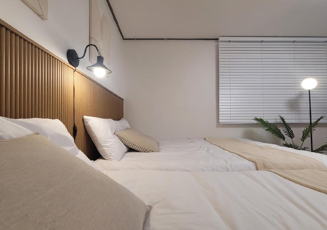On Stay, In Seoul